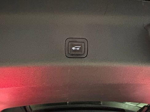 Used 2021 Cadillac Escalade Premium Luxury Platinum image 30