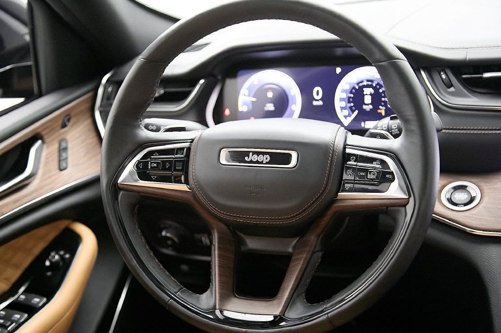 Used 2023 Jeep Grand Cherokee Summit w/ Luxury Tech Group V AWD/4WD image 32