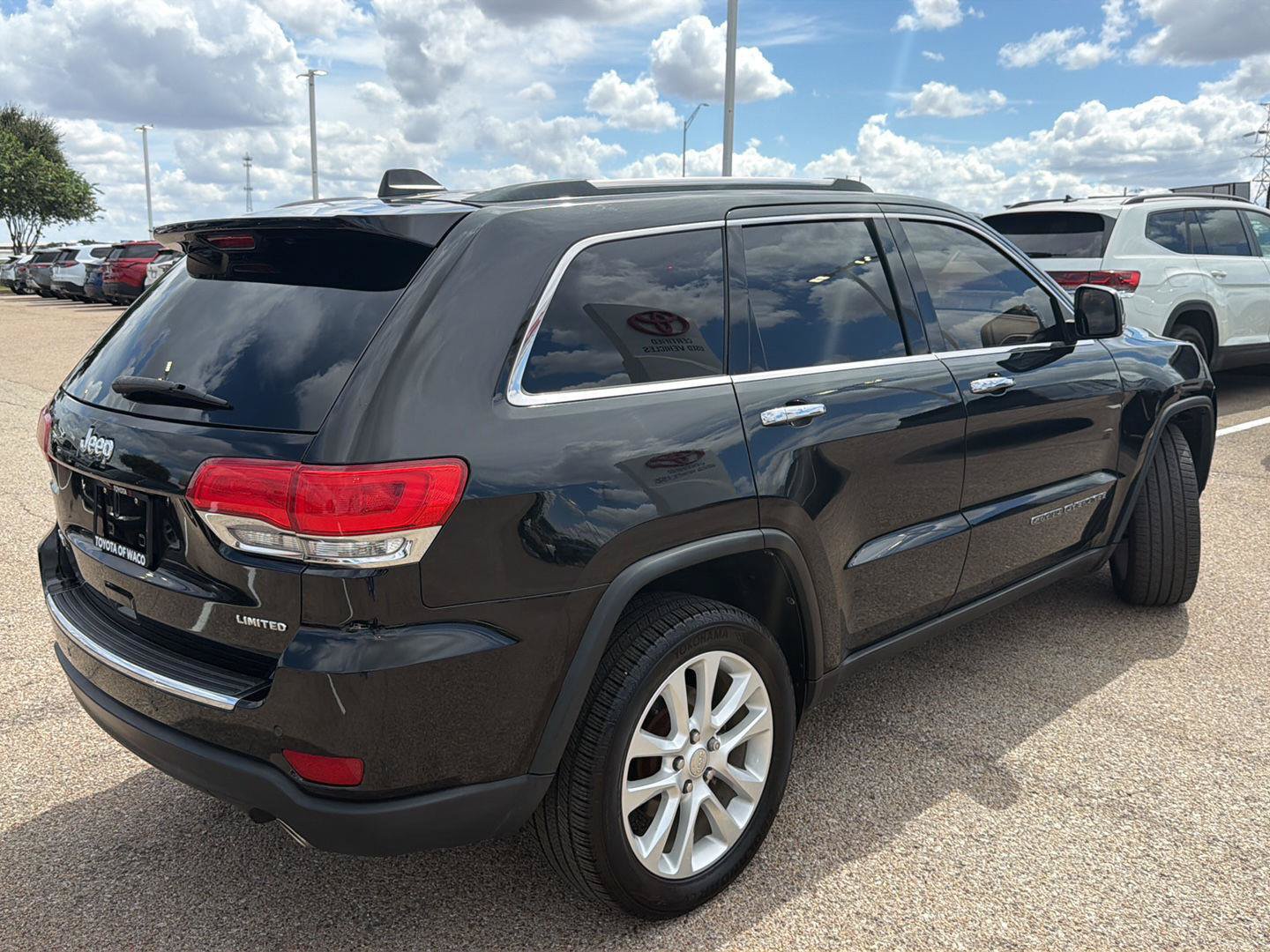 Used 2017 Jeep Grand Cherokee Limited w/ Luxury Group II AWD/4WD image 3