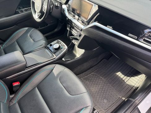 Used 2022 Kia Niro EX Premium image 13