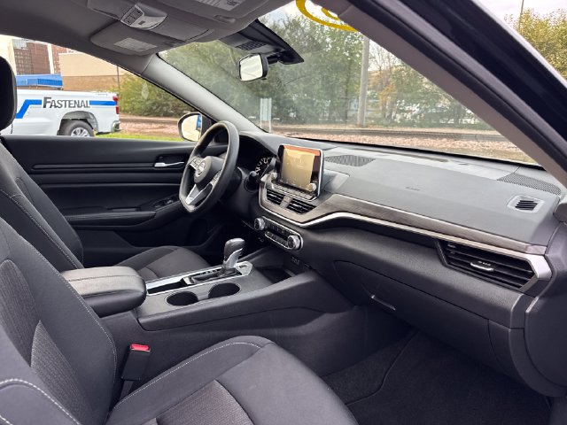 Used 2025 Nissan Altima 2.5 SV FWD image 27
