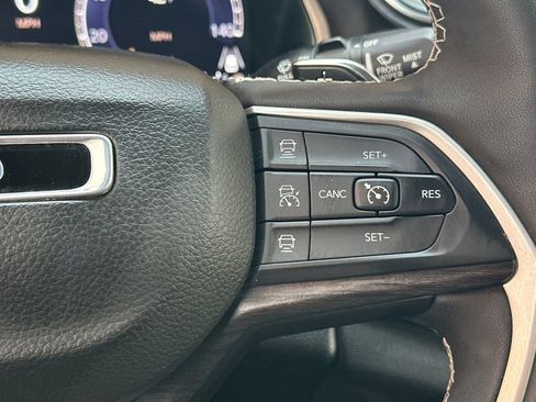 Used 2023 Jeep Grand Cherokee L Limited w/ Black Appearance Package image 34