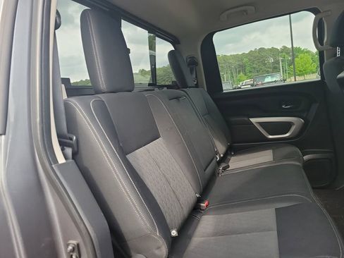Used 2018 Nissan Titan SV RWD image 18