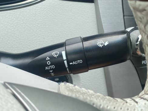 Used 2011 Toyota Avalon Limited FWD image 27