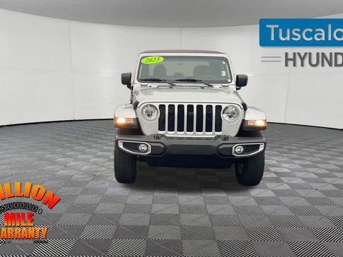 Used 2023 Jeep Gladiator Sport image 2