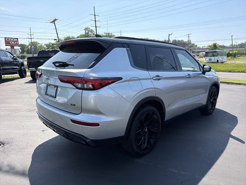 Used 2024 Mitsubishi Outlander SEL Black Edition FWD image 3