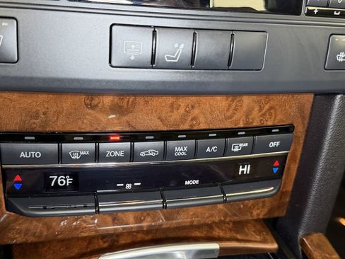 Used 2013 Mercedes-Benz E 350 4MATIC Sedan image 25