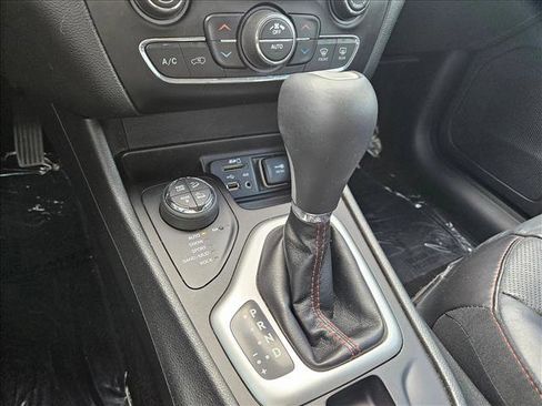 Used 2016 Jeep Cherokee Trailhawk w/ Comfort/Convenience Group image 12