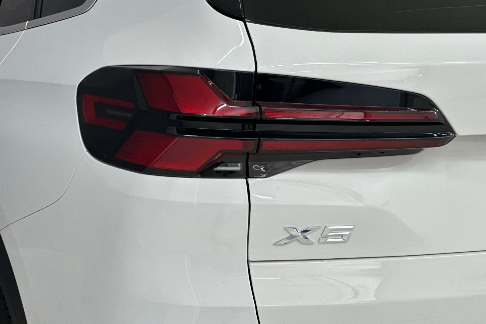 New 2026 BMW X5 xDrive50e w/ Premium Package AWD/4WD image 12