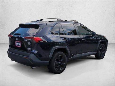 Used 2021 Toyota RAV4 XLE AWD/4WD image 5