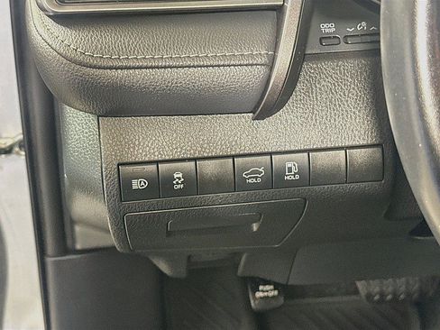 Used 2022 Toyota Camry SE FWD image 10