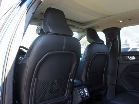 Certified 2025 Volvo XC40 B5 Plus image 30