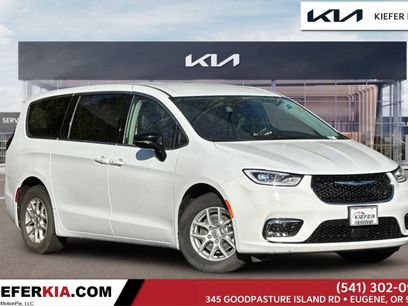 Used 2024 Chrysler Pacifica Touring-L