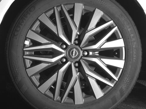 Used 2025 Nissan Altima 2.5 SV image 14