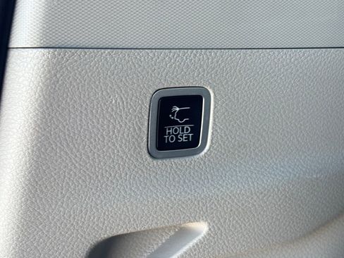 Used 2024 Jeep Wagoneer L Series II w/ Flexible Seating Group RWD image 18