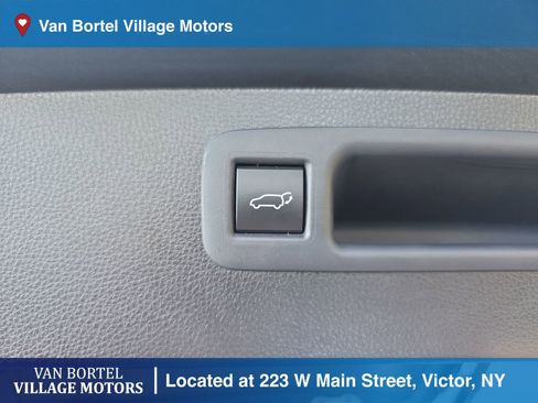 Used 2023 Toyota Highlander XLE image 28