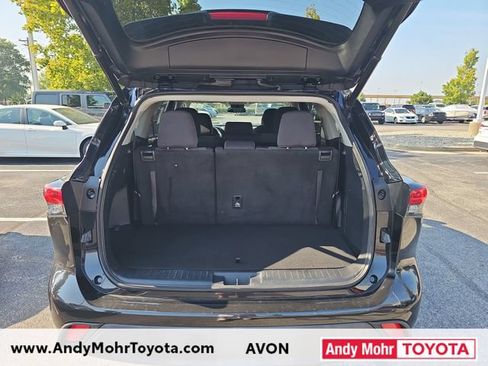 Used 2022 Toyota Highlander LE FWD image 12