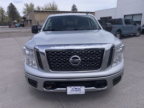 Used 2018 Nissan Titan SV w/ SV Convenience Package AWD/4WD image 2