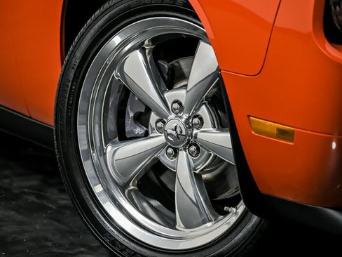 Used 2009 Dodge Challenger R/T RWD image 3