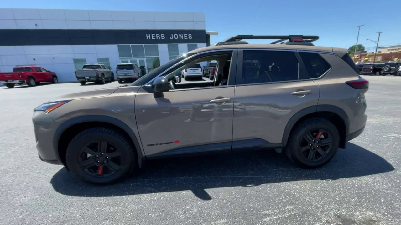 Used 2025 Nissan Rogue SV AWD/4WD image 4