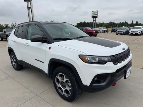 Used 2022 Jeep Compass Trailhawk w/ Trailhawk Convenience Group AWD/4WD image 1