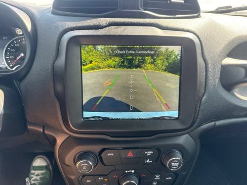 Used 2023 Jeep Renegade Trailhawk w/ Trailhawk Elite Group AWD/4WD image 15