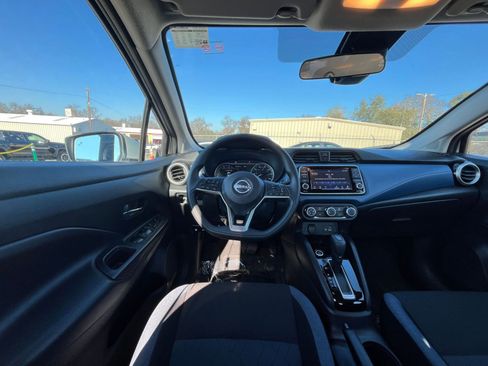Used 2025 Nissan Versa SV image 32