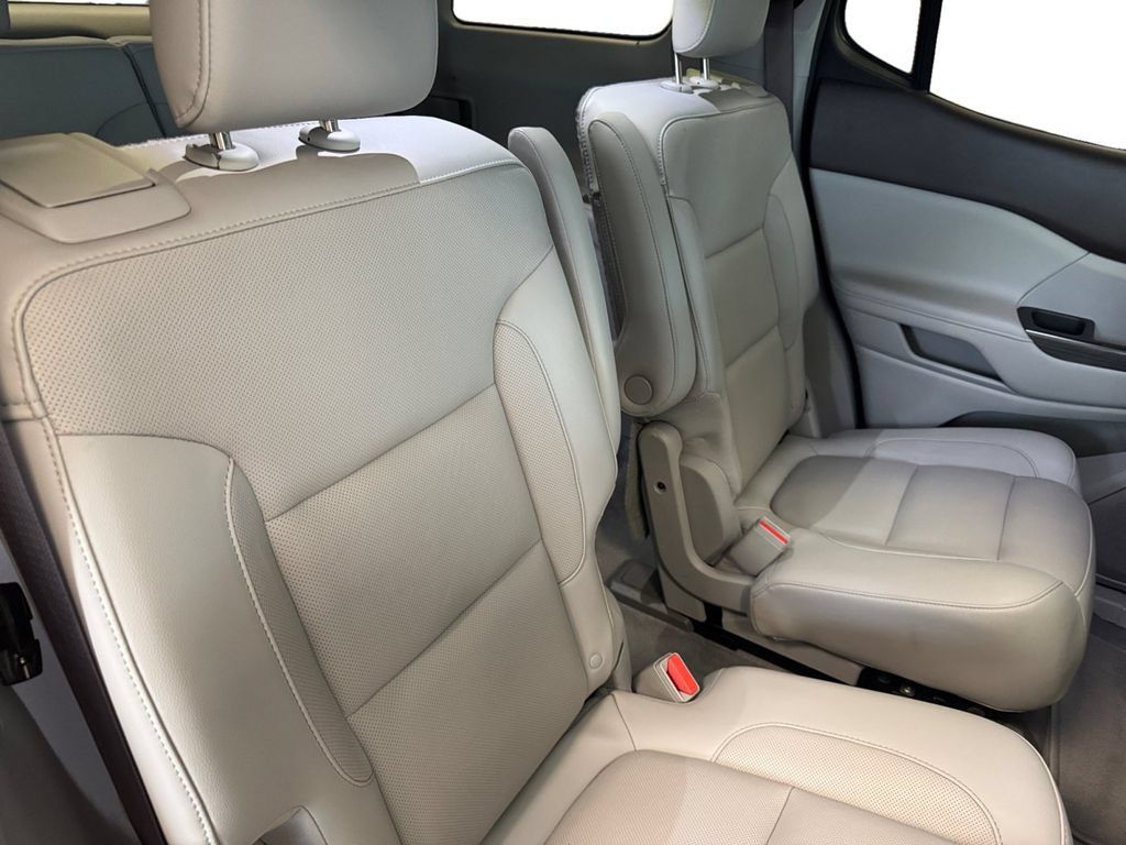 Used 2017 GMC Acadia SLT AWD/4WD image 18