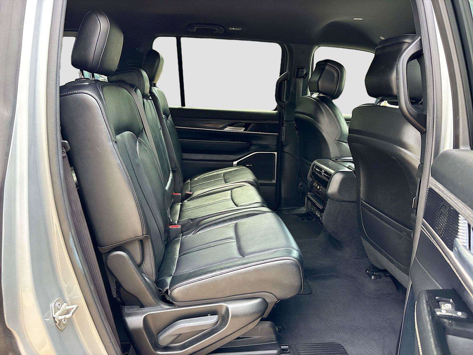 Used 2024 Jeep Wagoneer Series II w/ Flexible Seating Group RWD image 29