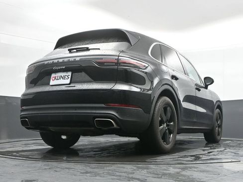 Used 2022 Porsche Cayenne image 40