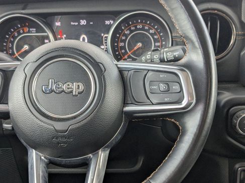 Used 2022 Jeep Wrangler Unlimited Sahara AWD/4WD image 19