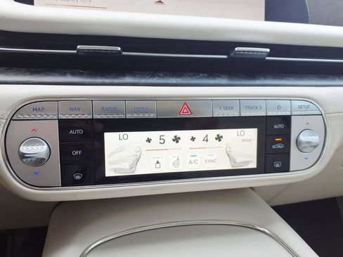Used 2024 Genesis G90 3.5T AWD/4WD image 25