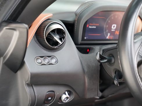 Used 2018 McLaren 720S Performance RWD image 15