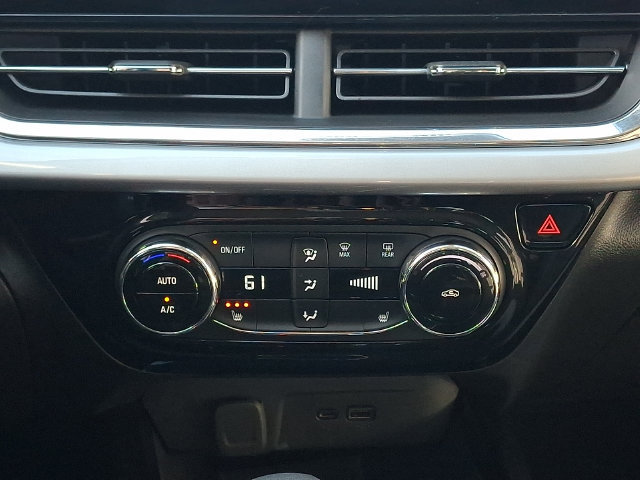 Used 2025 Chevrolet Trax LT w/ Driver Confidence Package FWD image 16