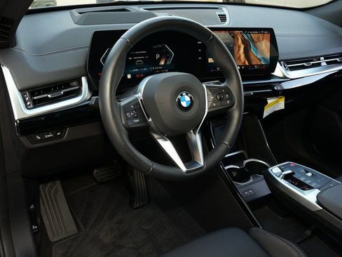 Used 2025 BMW X2 xDrive28i image 2