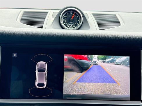 Used 2021 Porsche Macan image 15