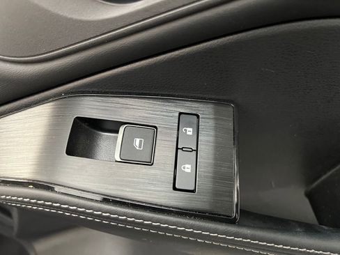 Used 2025 Nissan Rogue SL FWD image 25