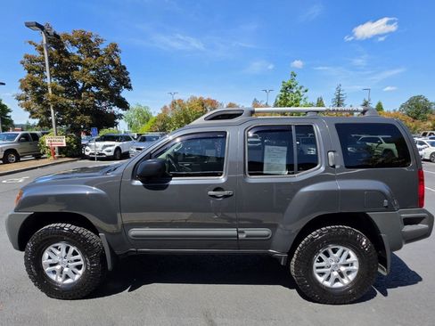 Used 2014 Nissan Xterra S AWD/4WD image 2