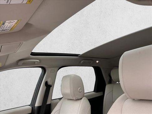 Used 2020 Land Rover Discovery Sport SE image 11