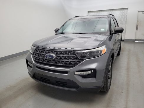 Used 2021 Ford Explorer XLT w/ Equipment Group 202A AWD/4WD image 15