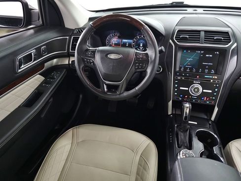 Used 2018 Ford Explorer Platinum image 19