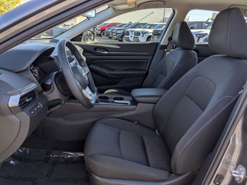Used 2025 Nissan Altima 2.5 SV FWD image 17