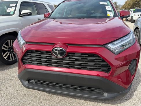 Used 2025 Toyota RAV4 XLE w/ Convenience Package image 2