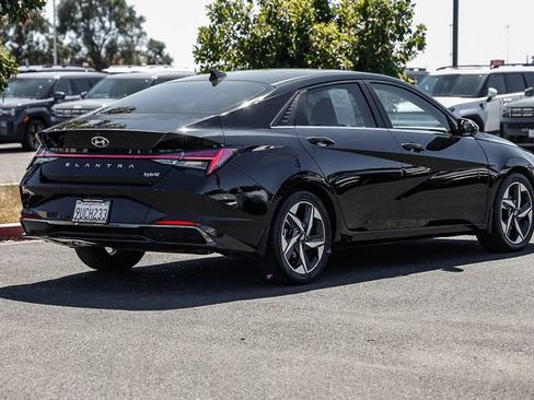 Used 2021 Hyundai Elantra Limited FWD image 5