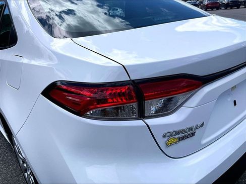 Used 2025 Toyota Corolla LE FWD image 34