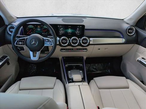 Used 2021 Mercedes-Benz GLB 250 w/ Premium Package image 18