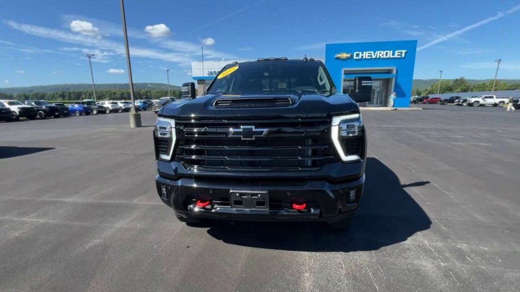 Used 2025 Chevrolet Silverado 2500 LT w/ Trail Boss Package AWD/4WD image 3