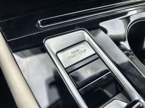 Used 2024 Volkswagen Atlas SE image 16