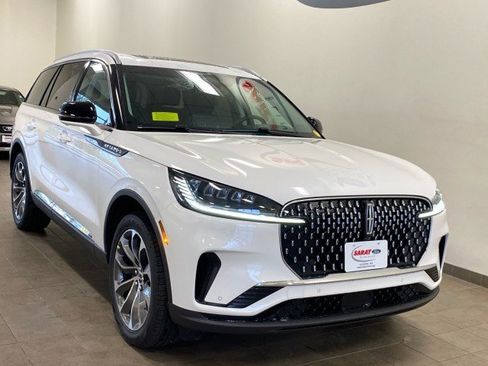 New 2025 Lincoln Aviator AWD image 2