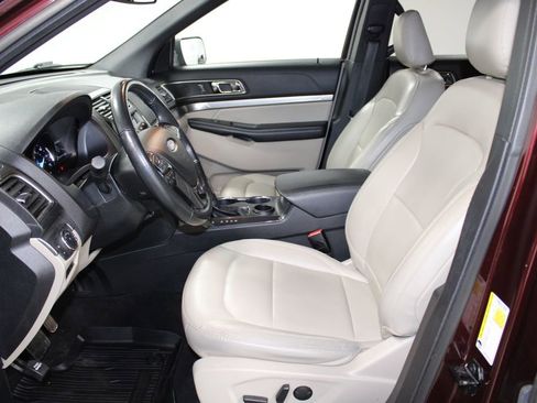 Used 2019 Ford Explorer XLT w/ Equipment Group 202A image 23